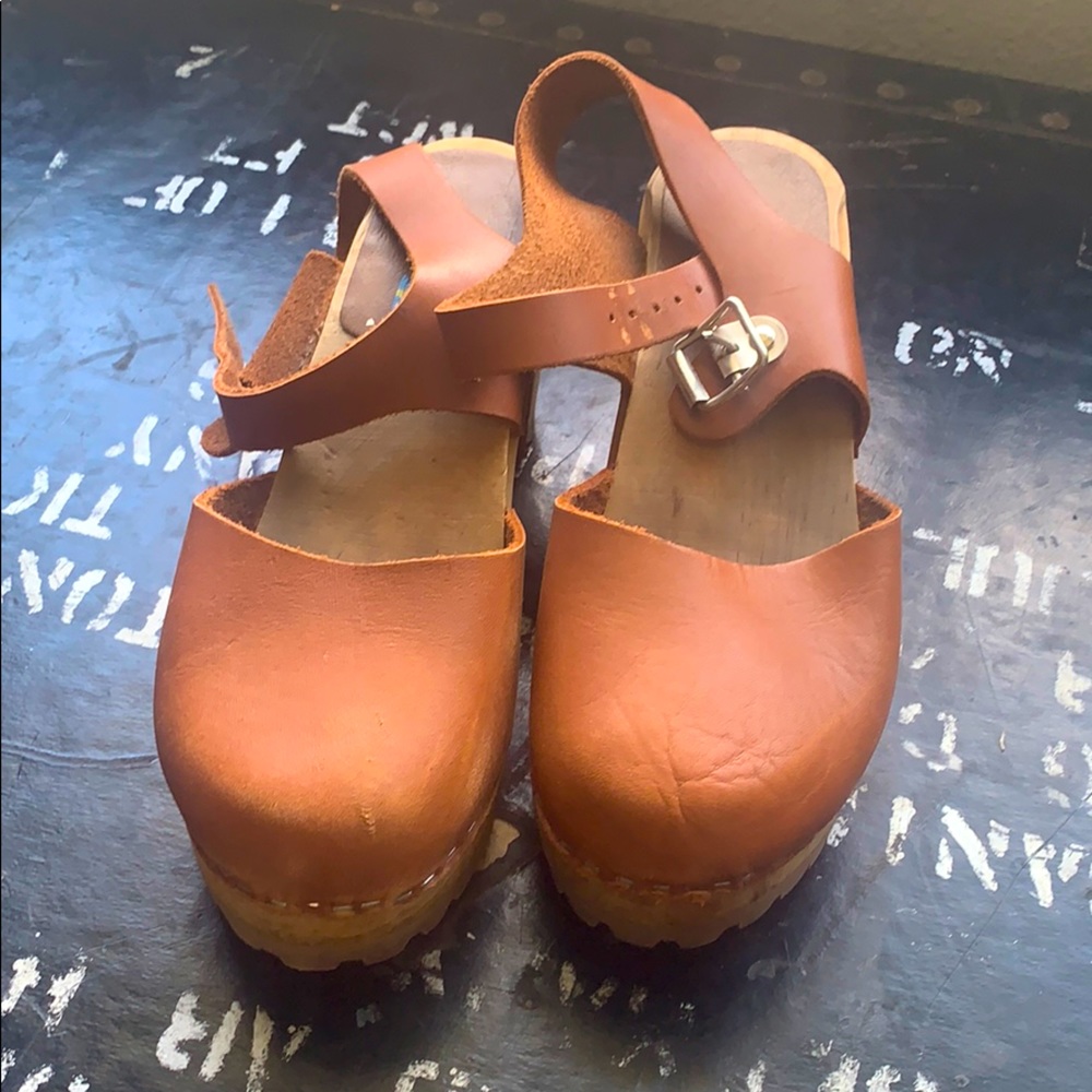 MIA Abba clogs